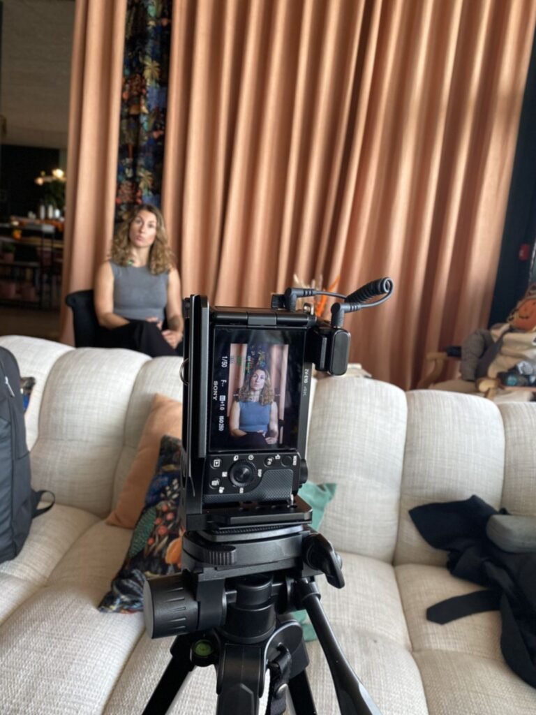 Camera sur trepied en tournage